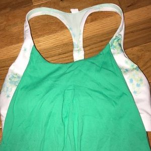Lulemon workout top w/ built in bra
